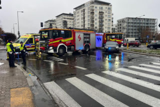 Wypadek na Maczka w Warszawie. Trzy osoby w szpitalu, ogromne utrudnienia w kierunku centrum.