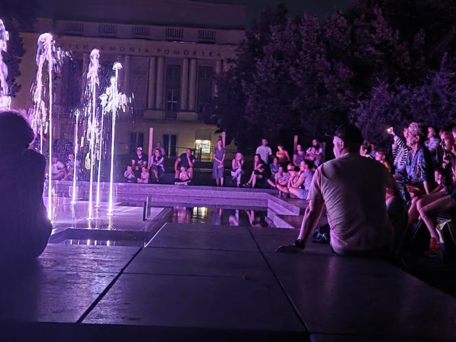 Muzyka, światło i woda w sercu Bydgoszczy. Ta fontanna naprawdę gra!