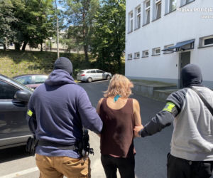 Bezdomna z Jaworzna została aresztowana. Za atak na 6-latkę grozi jej OGROMNA kara!