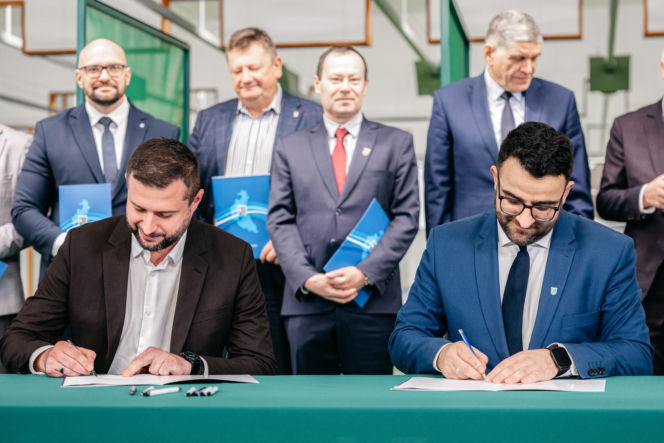 Powiat rzeszowski i łańcucki z porozumieniem o wsparciu w kryzysach. Chodzi o sprzęt, logistykę i ewakuację