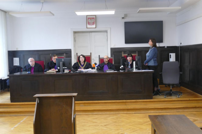 Wypchnął Olę z okna, bo nie chciała do niego wrócić. Drzewa uratowały jej życie