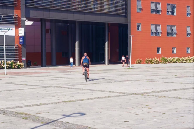 Plac przed Netto Areną przed zmianami