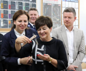 W Liceum Ogólnokształcącym w Górze otwarto nowoczesną pracownię chemiczną [ZDJĘCIA]