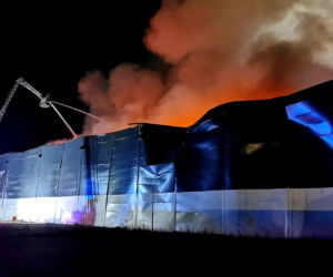 Ogień i kłęby dymu nad Słubicami. Płonęła hala magazynowa
