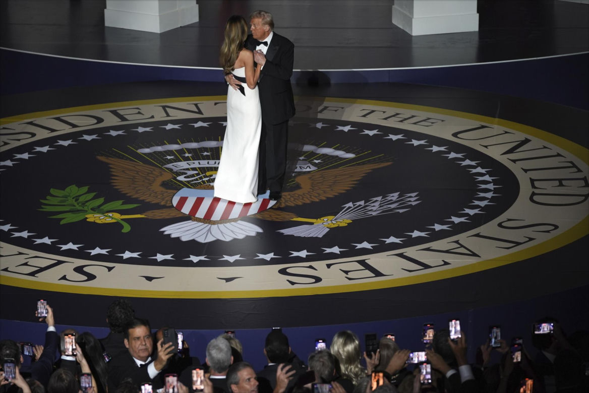 Pierwszy taniec pierwszej pary! Tak Donald Trump i Melania świętowali zaprzysiężenie
