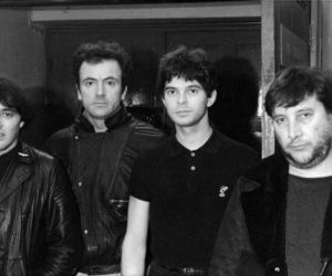Zemsta The Stranglers na dziennikarzu. Francuski krytyk został przyklejony taśmą do wieży Eiffla