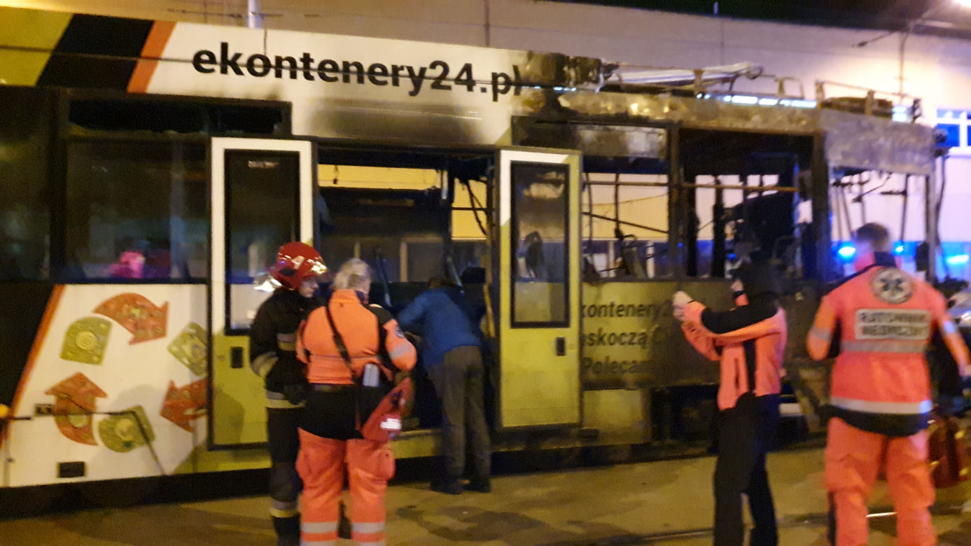 Tramwaj w płomieniach, 30 rannych, 16 zastępów... na szczęście to scenariusz szkolenia