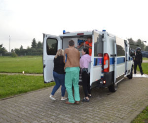 Policyjny Black Hawk z sercem na pokładzie wylądował przed szpitalem we Wrocławiu