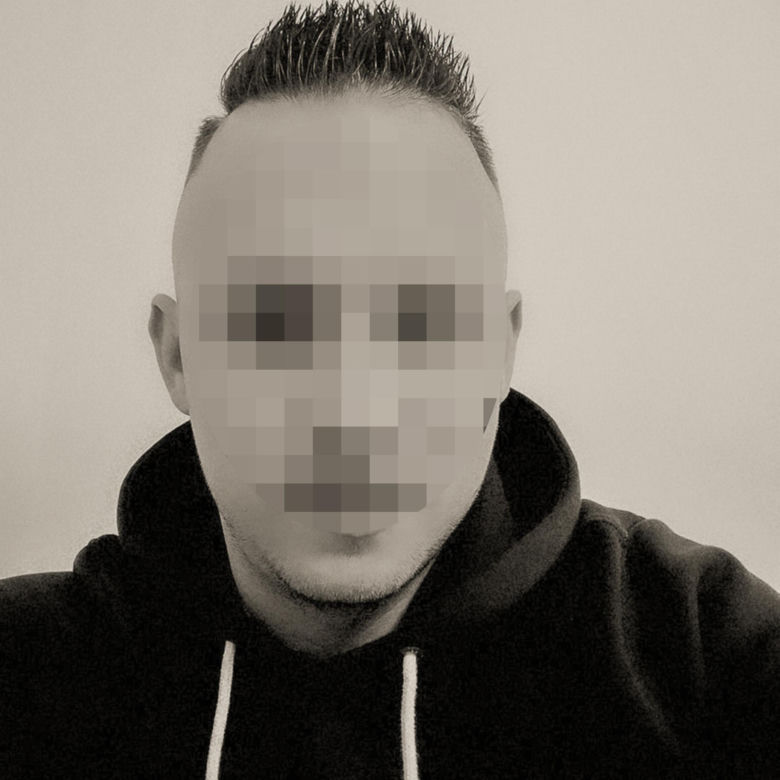 Młody czołgista roztrzaskał się o drzewo