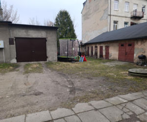 Haniebne malodwidło latami szpeciło bramę. Interwencja dziennikarza Super Expressu
