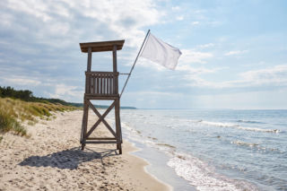 Sinice Łazy 17.07. Czy w Łazach można się dzisiaj kąpać? Flaga, warunki pogodowe