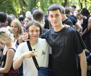 Fani w upale czekają na koncert The Weeknd. Tłumy w Warszawie