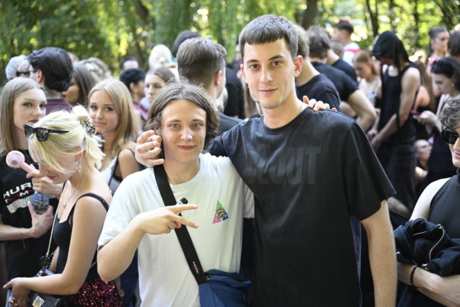 Fani w upale czekają na koncert The Weeknd. Tłumy w Warszawie