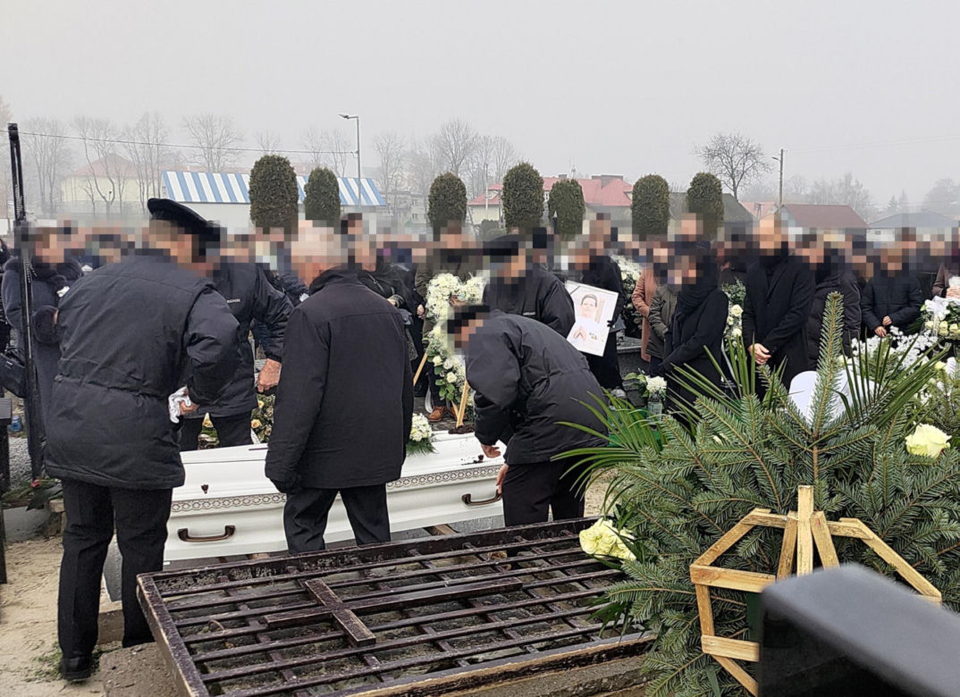 Pogrzeb 11-letniego aktora. Nikodem Marecki spoczął w białej trumnie. Żegnały go tłumy