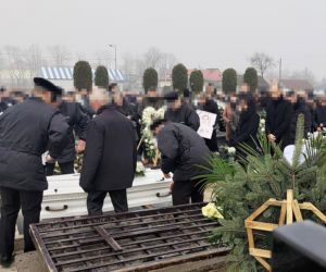 Pogrzeb 11-letniego aktora. Nikodem Marecki spoczął w białej trumnie. Żegnały go tłumy