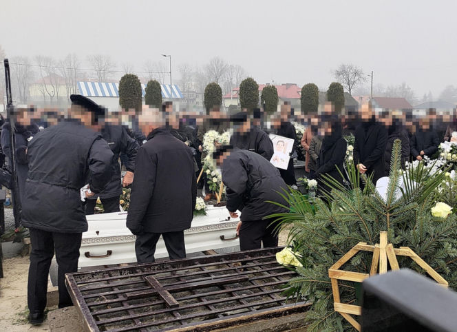 Pogrzeb 11-letniego aktora. Nikodem Marecki spoczął w białej trumnie. Żegnały go tłumy