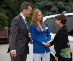 Na dobre i na złe odc. 532. Wiktoria Consalida (Katarzyna Dąbrowska), Wanda (Barbara Lauks), Andrzej Falkowicz (Michał Żebrowski)