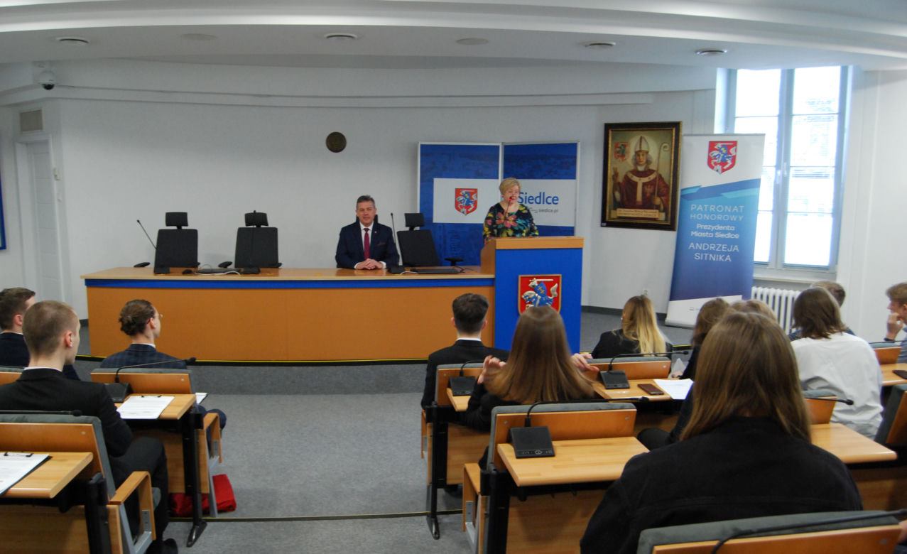 ZOBACZ ZDJĘCIA z debaty o bezpieczeństwie, w której uczestniczyła siedlecka młodzież: