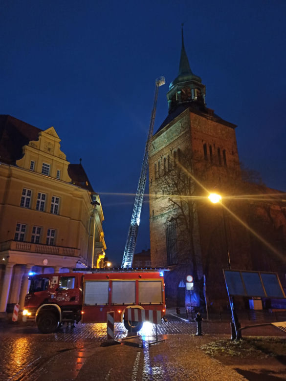 Przechyliła się iglica kościoła w Białogardzie