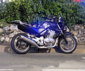 Piesi wpadli pod motocykl w centrum Warszawy