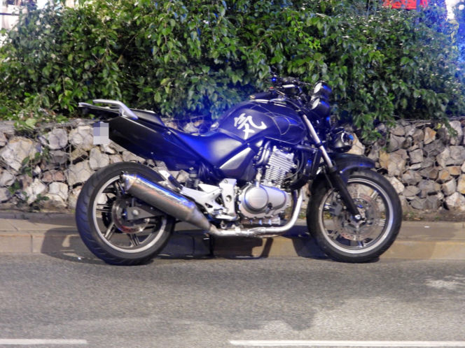Piesi wpadli pod motocykl w centrum Warszawy