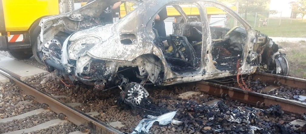 Radomsko: Uciekał policji, aż auto stanęło w płomieniach! Krył tajemnicę