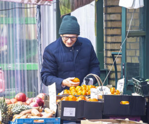 Senator Krzysztof Kwiatkowski na zakupach