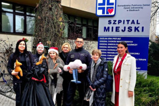 Więźniowie uszyli maskotki i poduszki dla małych pacjentów Szpitala Miejskiego w Siedlcach