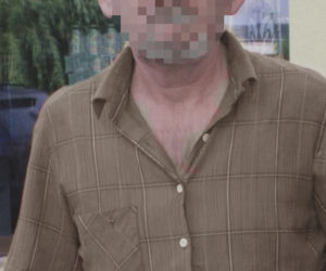 Robert chciał tylko usunąć chwasty, pomyłka kosztowała go życie. Senior napił się żrącego płynu!