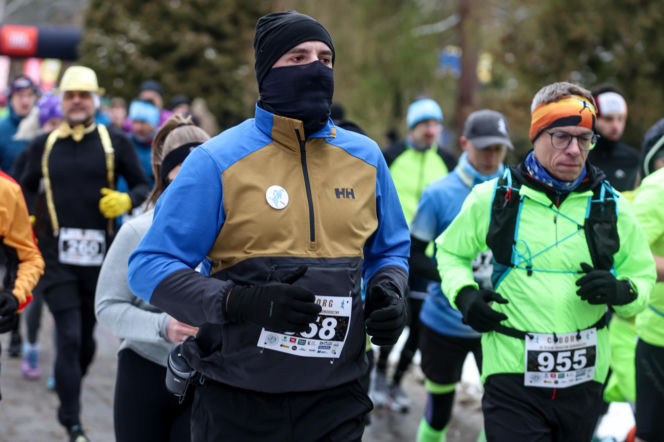 Wystrzał startera zamiast szampana. Tłumy powitały Nowy Rok na XX Śląskim Maratonie Noworocznym Cyborg