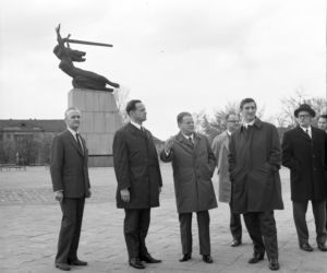 Warszawa kiedyś i dziś. Zobacz, ile się zmieniło przez 40 lat! [ARCHIWALNE ZDJĘCIA]