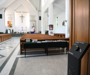W kościele w Sobieszewie stanął pierwszy w Polsce datkomat