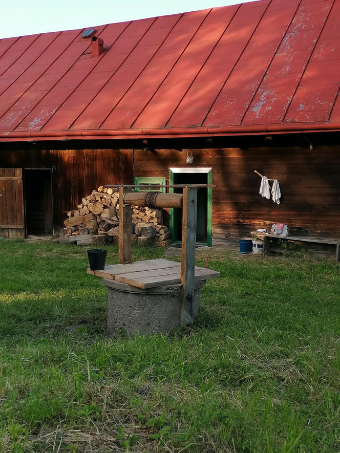 Remont chyży łemkowskiej w Hańczowej