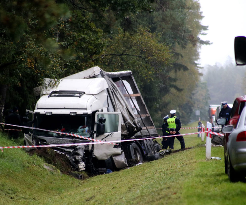 DK 65, Tatarowce. Czołowe zderzenie osobówki i tira. 30-latek i troje dzieci nie żyją