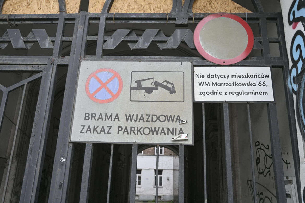 „To co robi miasto, to skandal”. Warszawa sprzedaje zabytkową kamienicę w centrum za grube miliony