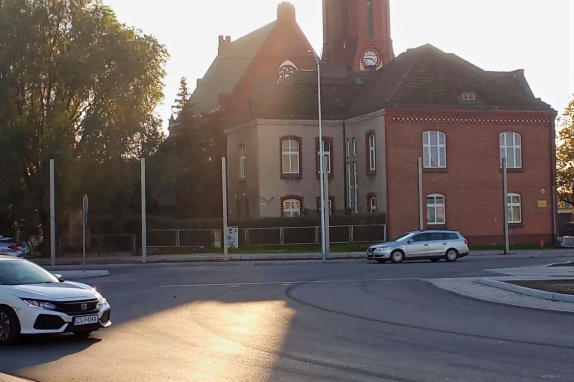 Przy Rondzie Portowców montowane są ekrany dźwiękochłonne