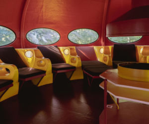 Futuro House - zdjęcia fińskiego domku letniskowego w kształcie UFO w WeeGee Exhibition Centre