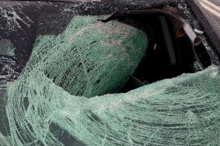 Tafla lodu przebiła szybę