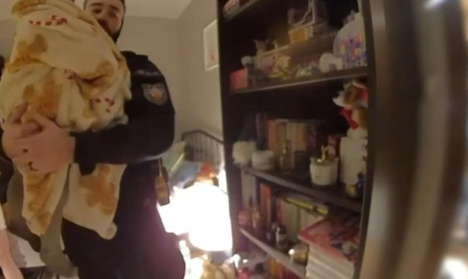 Łódź. Pożar mieszkania przy ul. Kusocińskiego. 27-latka z dzieckiem uwięzieni na balkonie [ZDJĘCIA]