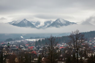 Najazd turystów na święta i sylwestra w Zakopanem. Sprawdzamy dostępność i ceny w hotelach i domkach