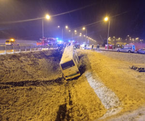 Tragedia na autostradzie A4. Autokar runął do rowu. Zginęła 1 osoba, jest 9 rannych! [ZDJĘCIA]