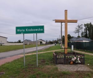 Pożar w bazie Starlink na Mazowszu. Minister mówi wprost o możliwym sabotażu, służby w akcji