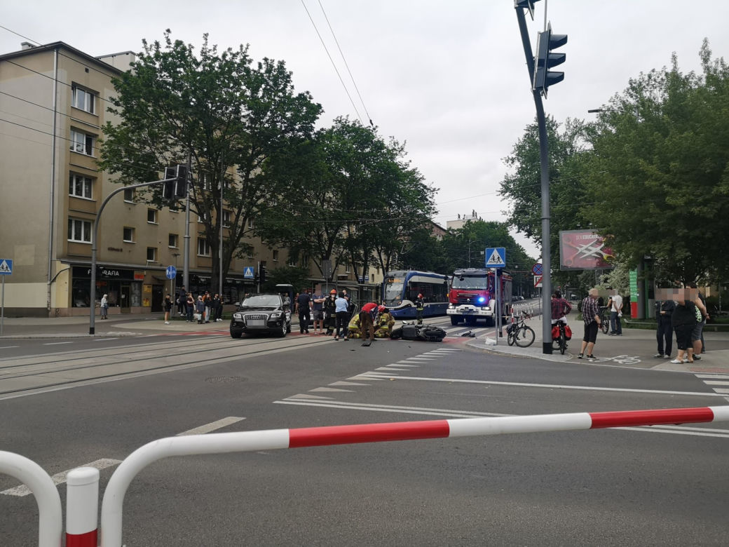 Kraków: Koszmarny wypadek motocyklisty na przejściu dla pieszych
