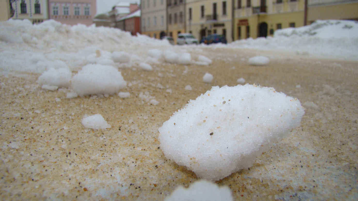  Śliski jak tafla lodu rynek w Tarnowie 