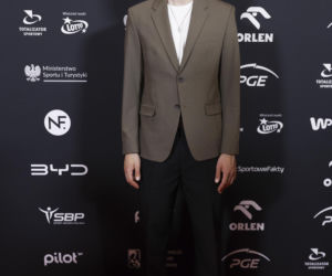 Władimir Semirunnij wsparł zrzutkę u Łatwoganga. Olimpijczyk zgolił włosy i przekazał medal na aukcję