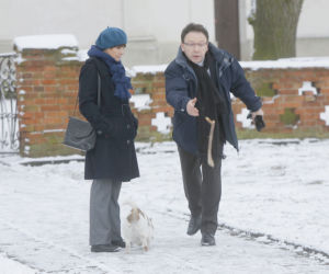 Ojciec Mateusz 11 sezon. Ksiądz Antek (Zbigniew Zamachowski), Lucyna (Agnieszka Suchora)
