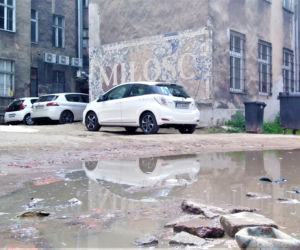 Mozaika Miłość na podwórku w centrum Szczecina