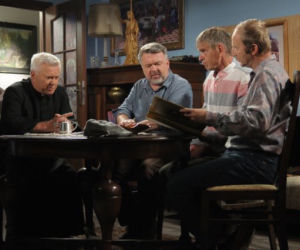 Pierwsza miłość. Proboszcz (Włodzimierz Matuszak), Marian Śmiałek (Paweł Okoński), Seweryn (Mirosław Kropielnicki), Roman (Lech Dyblik)