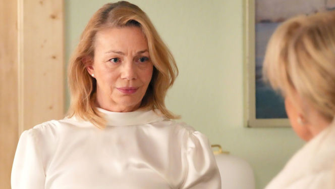 Barwy szczęścia, odc. 3355. Wanda (Maja Barełkowska), Małgorzata (Adrianna Biedrzyńska)