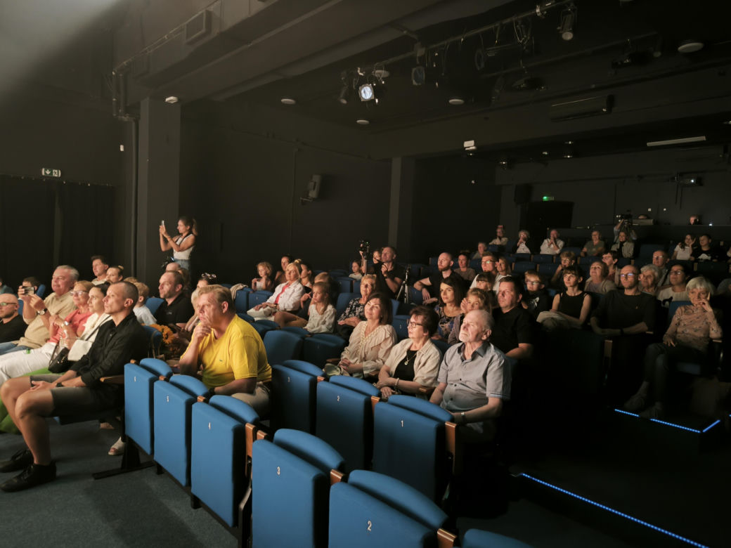 Spektakl na zakończenie warsztatów teatralnych w Teatrze Miejskim w Lesznie 
